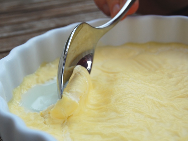 Clotted-cream-with-spoon