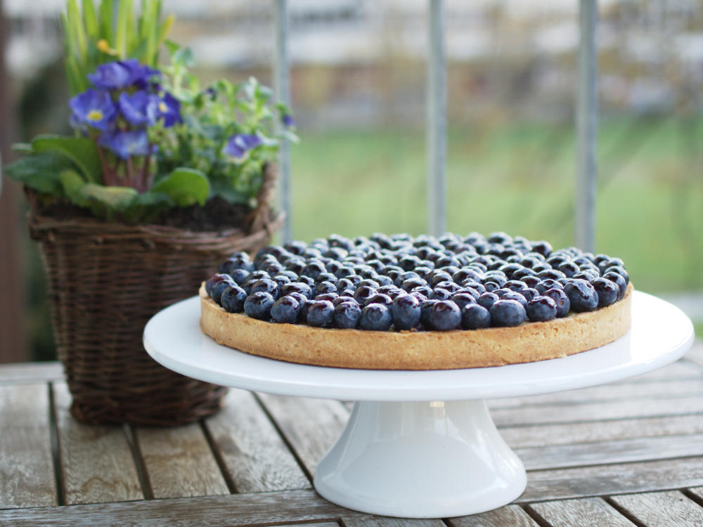 Tarte aux myrtilles et aux spéculoos de C. Adam | Nathalie Bakes