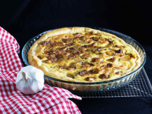Ottolenghi’s caramelized garlic tart – Nathalie Bakes